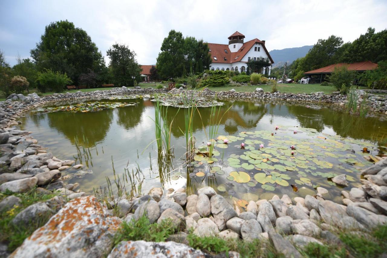 Conacul Secuiesc-Szekelyko Kuria Hotel Coltesti Exterior photo